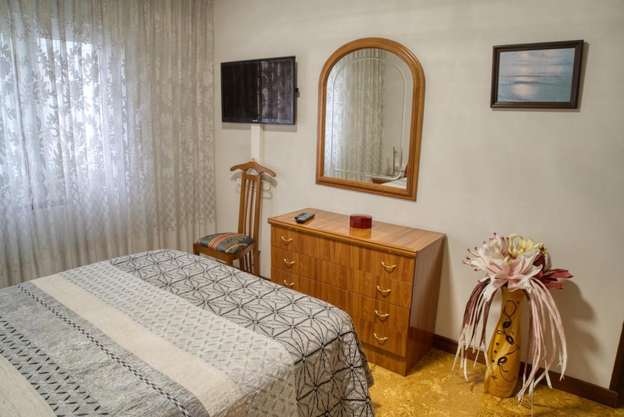 Apartamento Muy Amplio, Con Wifi Y A 12 Minutos Del Centro Gijon Luaran gambar