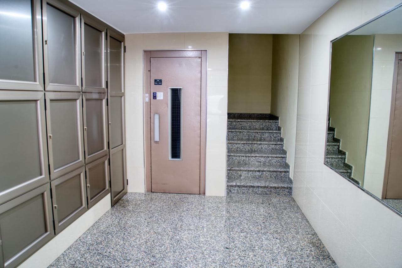 Apartamento Muy Amplio, Con Wifi Y A 12 Minutos Del Centro Gijon Luaran gambar