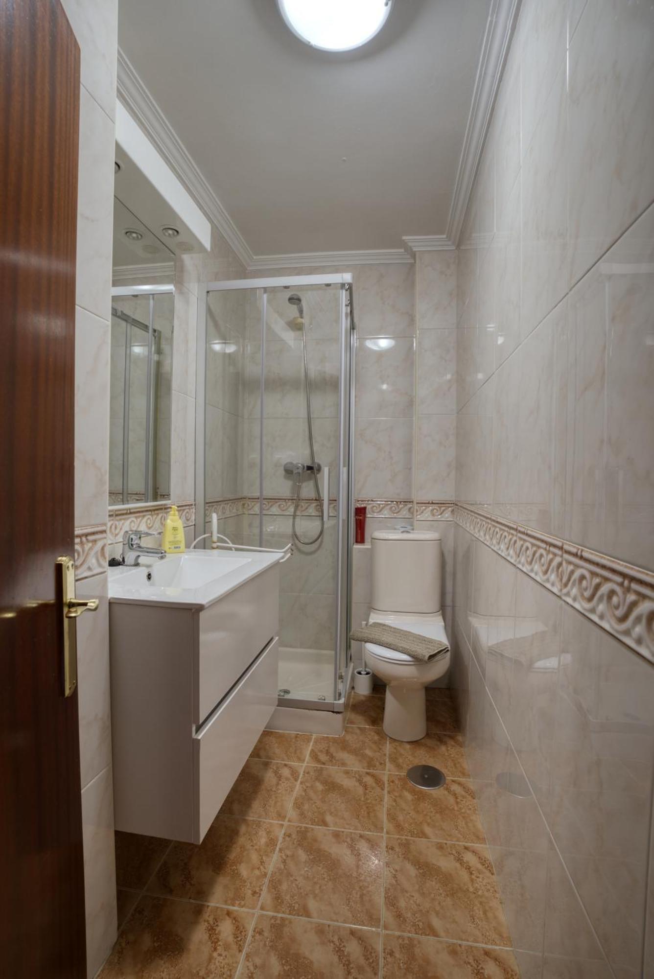 Apartamento Muy Amplio, Con Wifi Y A 12 Minutos Del Centro Gijon Luaran gambar