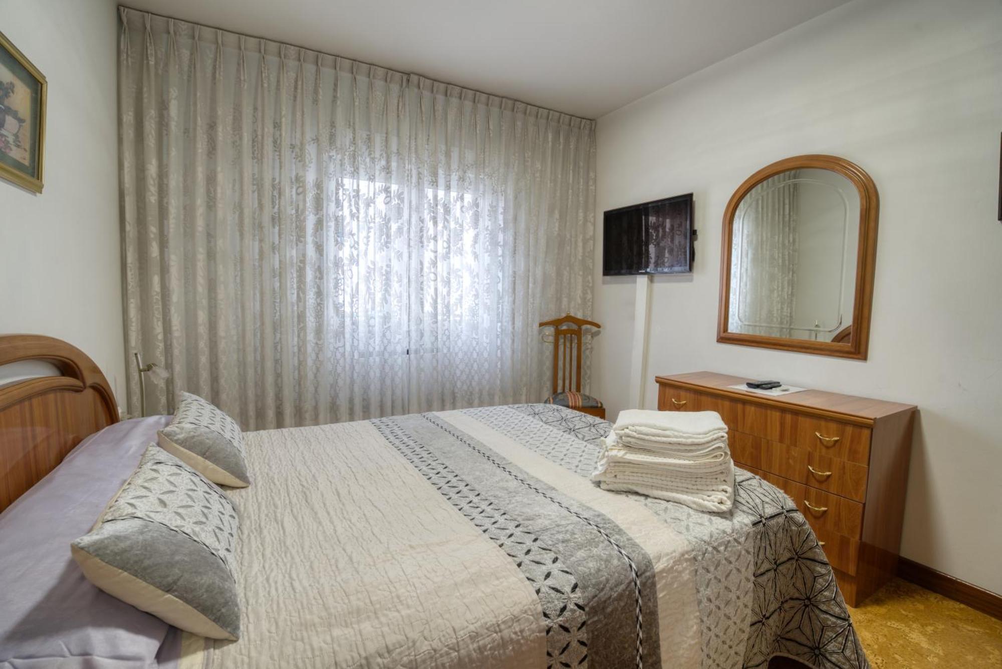 Apartamento Muy Amplio, Con Wifi Y A 12 Minutos Del Centro Gijon Luaran gambar